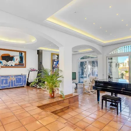Casa Con Piscina Y Amarre