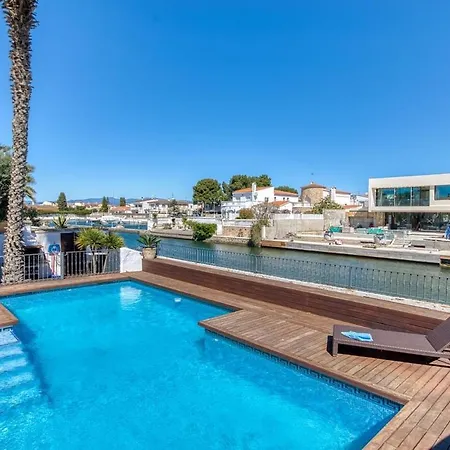 Holiday home Casa Con Piscina Y Amarre Empuriabrava