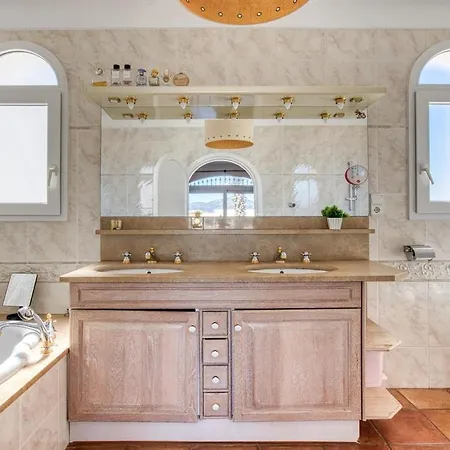 Holiday home Casa Con Piscina Y Amarre *