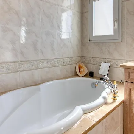 Holiday home Casa Con Piscina Y Amarre Empuriabrava