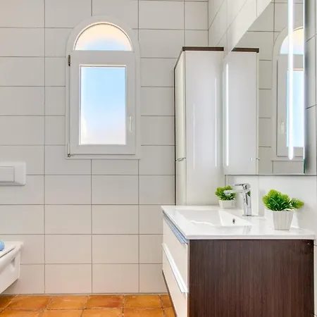 Casa Con Piscina Y Amarre