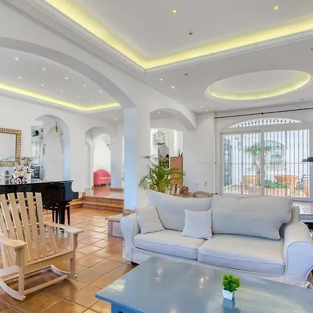 Casa Con Piscina Y Amarre Holiday home *