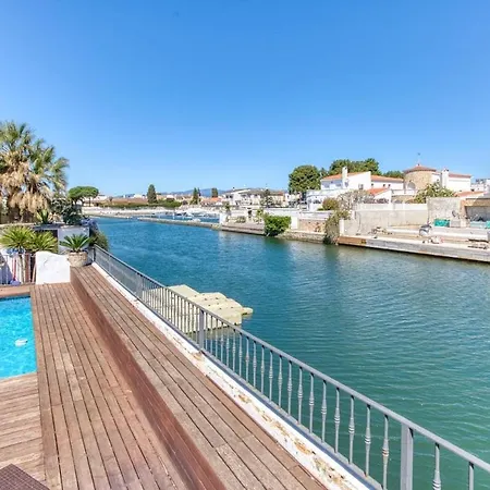 Casa Con Piscina Y Amarre Holiday home *