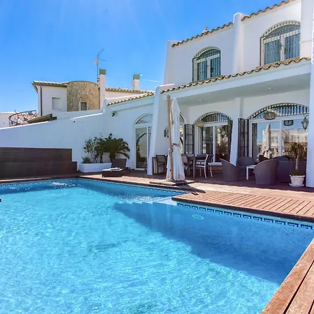 Casa Con Piscina Y Amarre